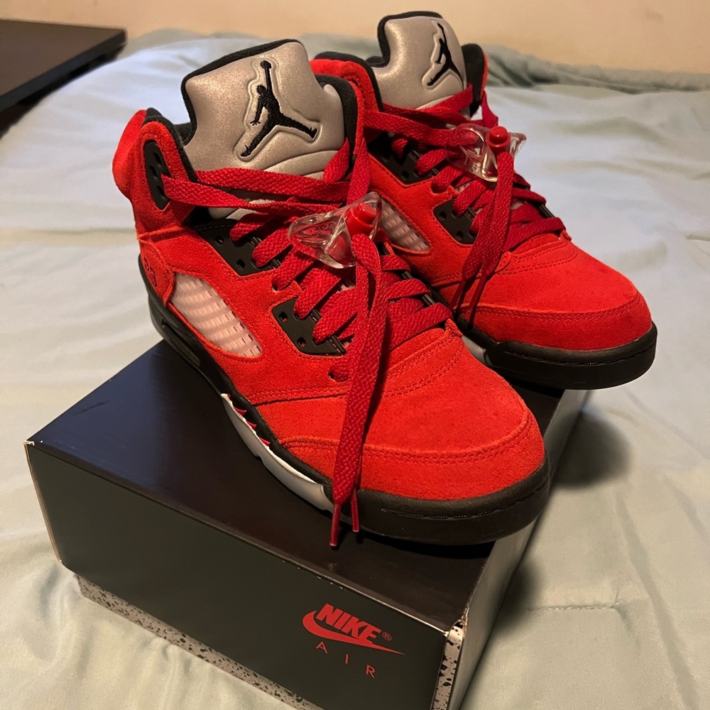 Jordan 5 Raging Bull - Big Kid size 5.5/ Women size 7